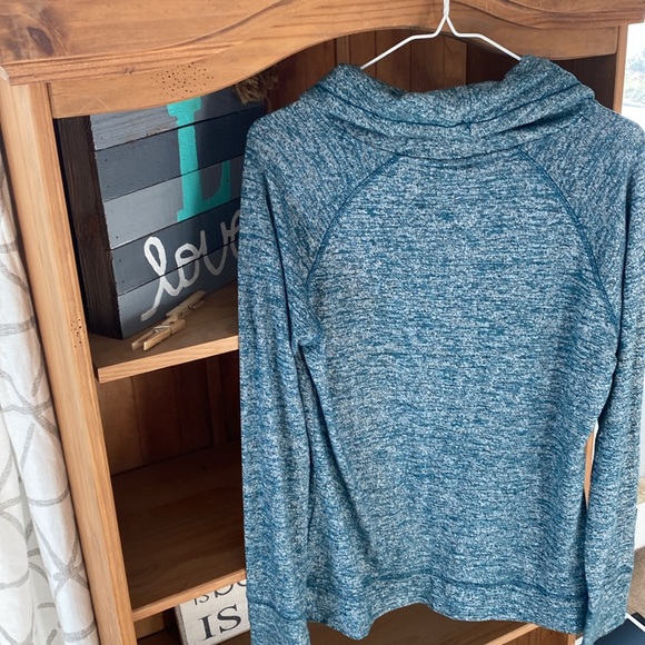 Long sleeve Reebok shirt - Picture 2 of 2